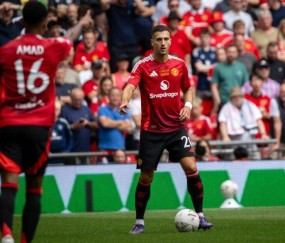 曼联两丢球暴露相同问题，一人防守遭痛批！阿莫林引援最多位置仍最弱